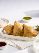 Samosa (Classic Spiced Potato & Peas)