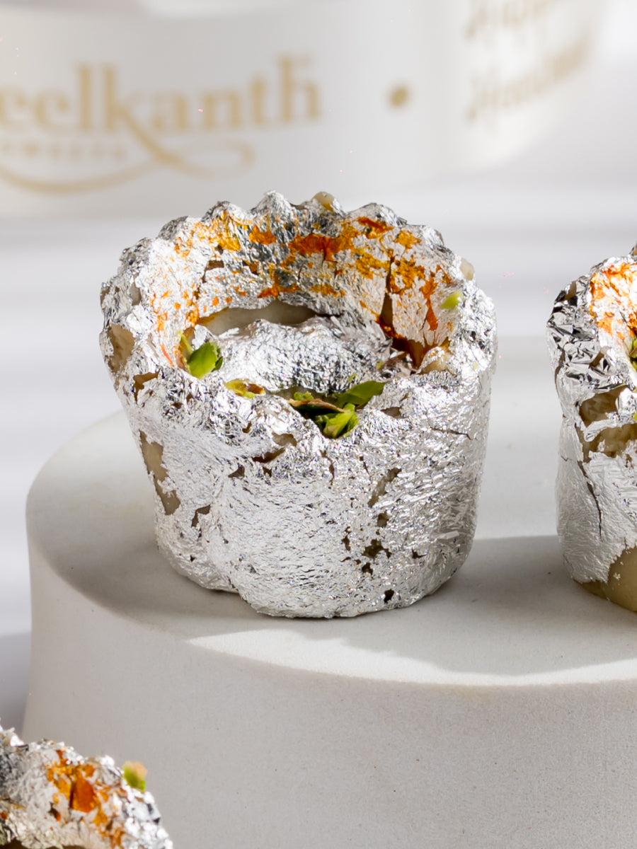 Pistachio-Filled Royal Cashew Nest
