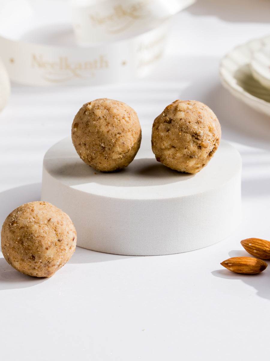 Ghee-Roasted Ragi Laddoo